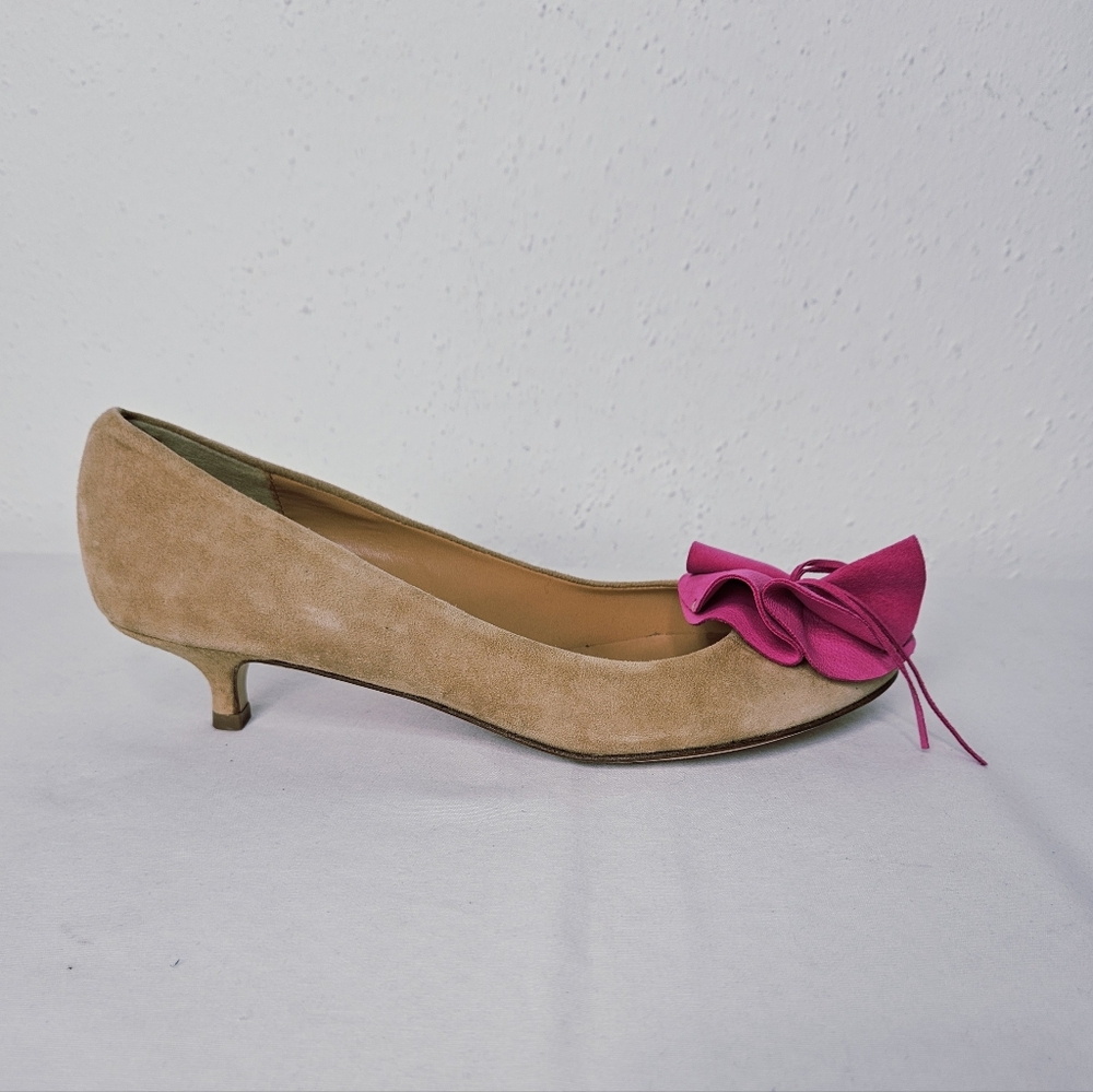 Butter Italy Suede Kitten Heel Pump in Tan Size 8 with Pink Flower - Picture 2 of 9